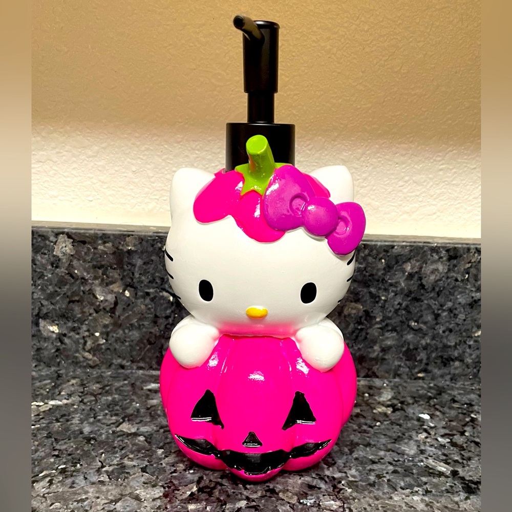 Hello Kitty Halloween Soap Pump 🎀🎃